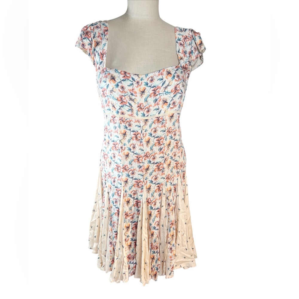 Free People Peach Floral Cap Sleeve Dress with Lace Up Back Sz L EUC Summer